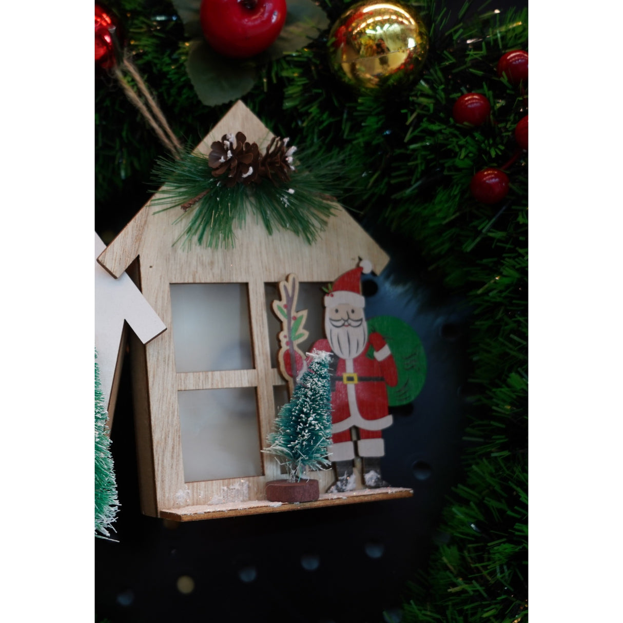 Decoratiune luminoasa, Vivimall, Mos Craciun, maro, lungime: 13 cm, latime: 5 cm, inaltime: 17 cm, lemn, interior/exterior - vivimall.ro