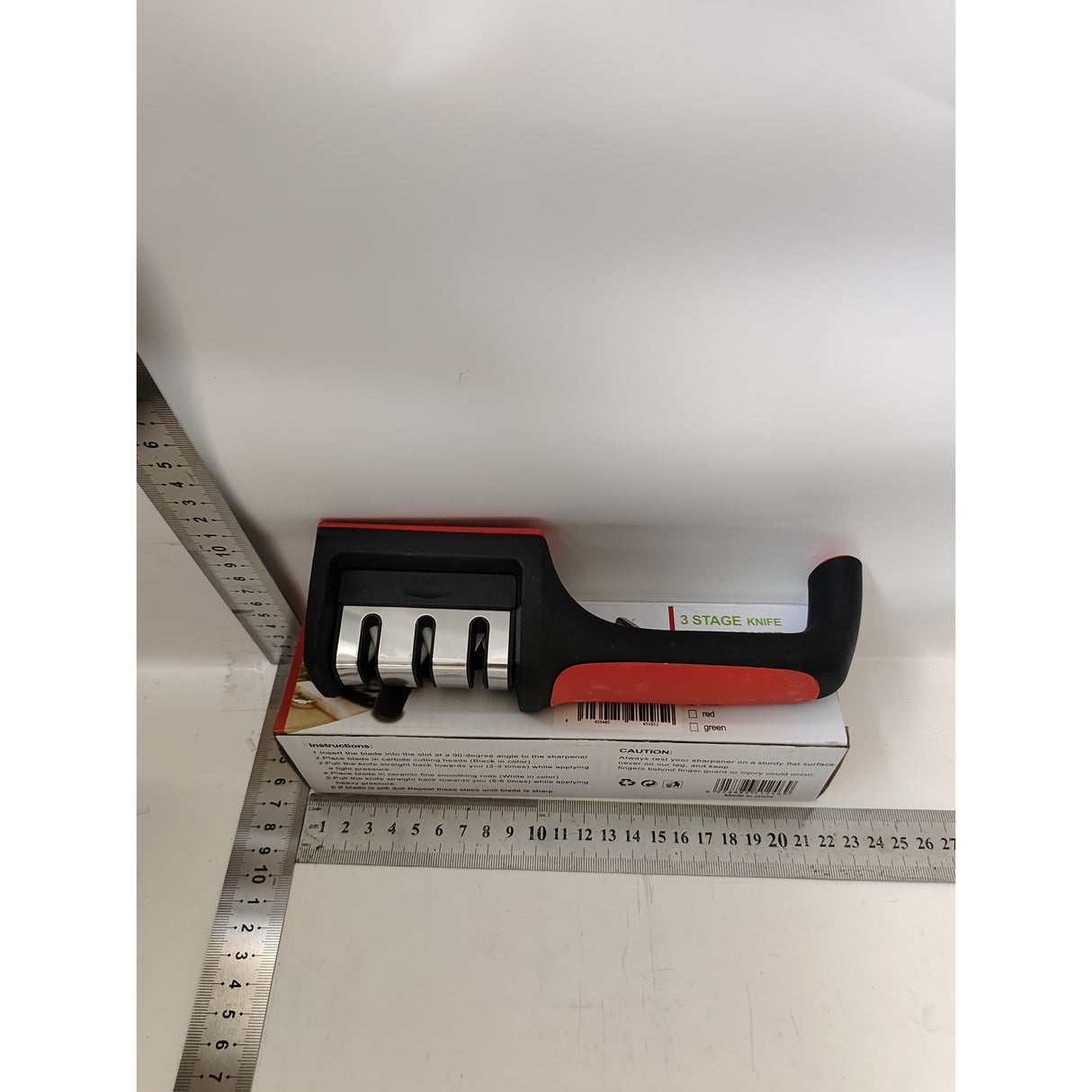 Dispozitiv pentru ascutit cutite Vivimall, cu 3 pozitii, rosu/negru, material inox si ABS, 21.5x5x6 cm - vivimall.ro