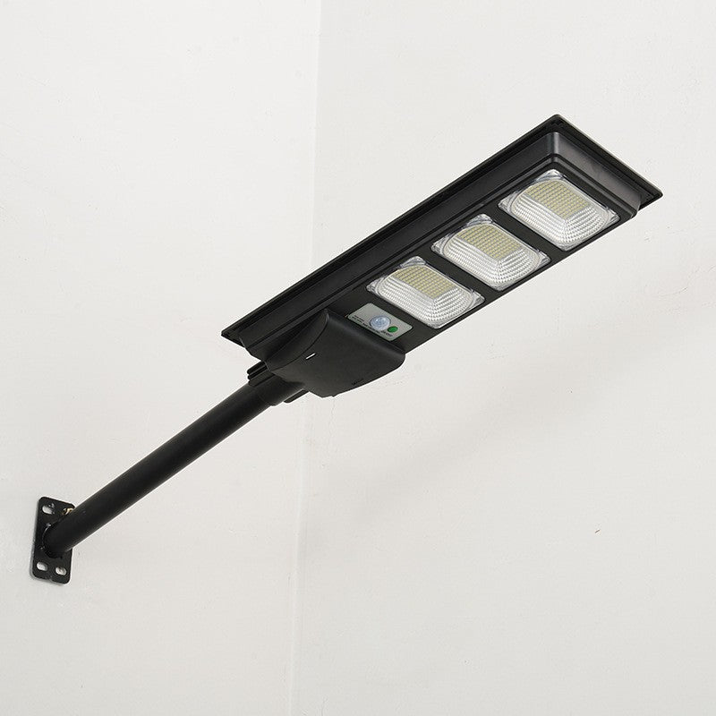 Lampa solara stradala Vivimall, cu telecomanda, senzor de miscare si lumina, suport prindere, 144 LED-uri, IP65, ABS, 8AH, 150W, temperatura culoare 6500K, 49.5x18.8x5 cm, F6006-150w, autonomie 10-12 ore, negru - vivimall.ro