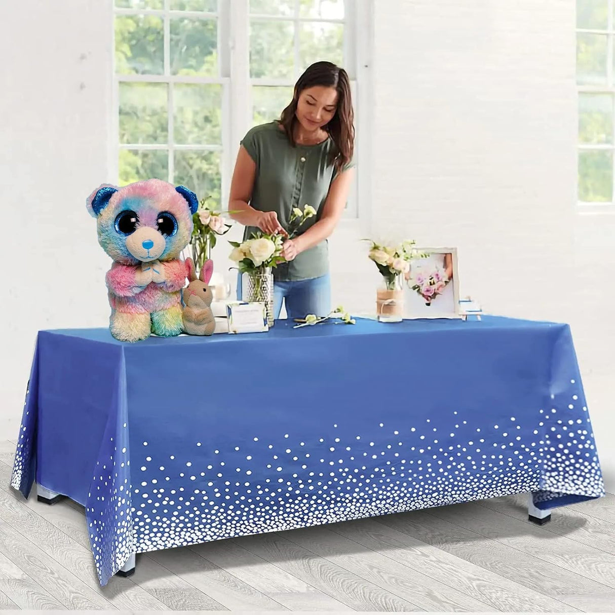 Fata de Masa, Vivimall, din PEVA, Imprimeu Buline Argintii, 137 x 274 cm, Impermeabila, Fara Pete, Curatare Rapida, Albastru Inchis - vivimall.ro