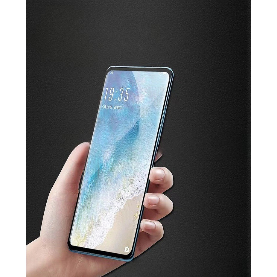 Folie protecție iPhone 15 aplicată pe ecran, acoperire completă 9D, claritate HD transparentă