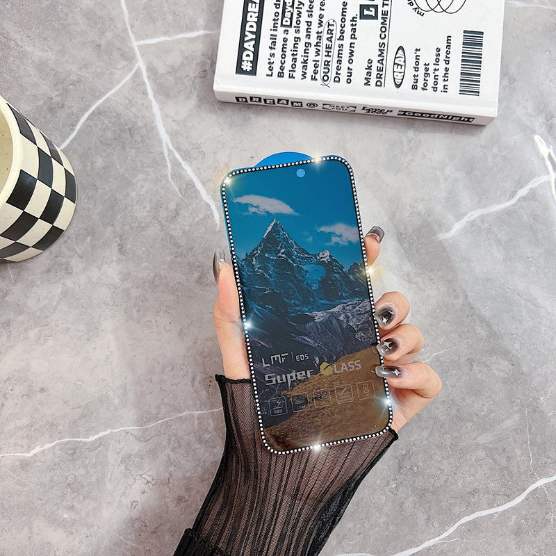Folie sticlă 9H iPhone 15 cu proprietăți hidrofobe și anti-amprentă, detaliu suprafață