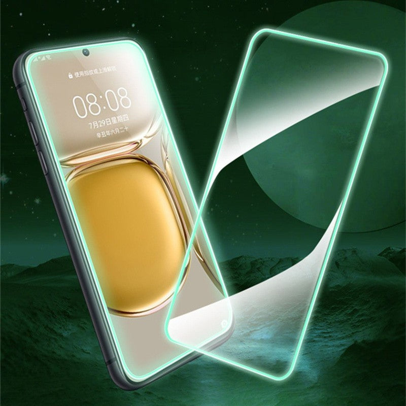 Comparație ecran iPhone 15 cu folie Luminous verde neon vs fără folie, claritate 99,99%