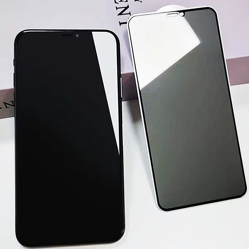 Folie privacy iPhone 15 rezistentă la zgârieturi 9H, test duritate, vedere macro