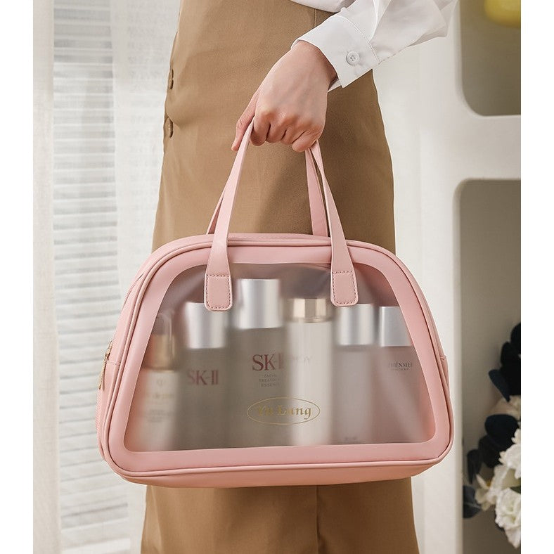 Geantă voiaj cosmetice roz agățată pe suport baie, utilizare practică în călătorii, material impermeabil PVC
