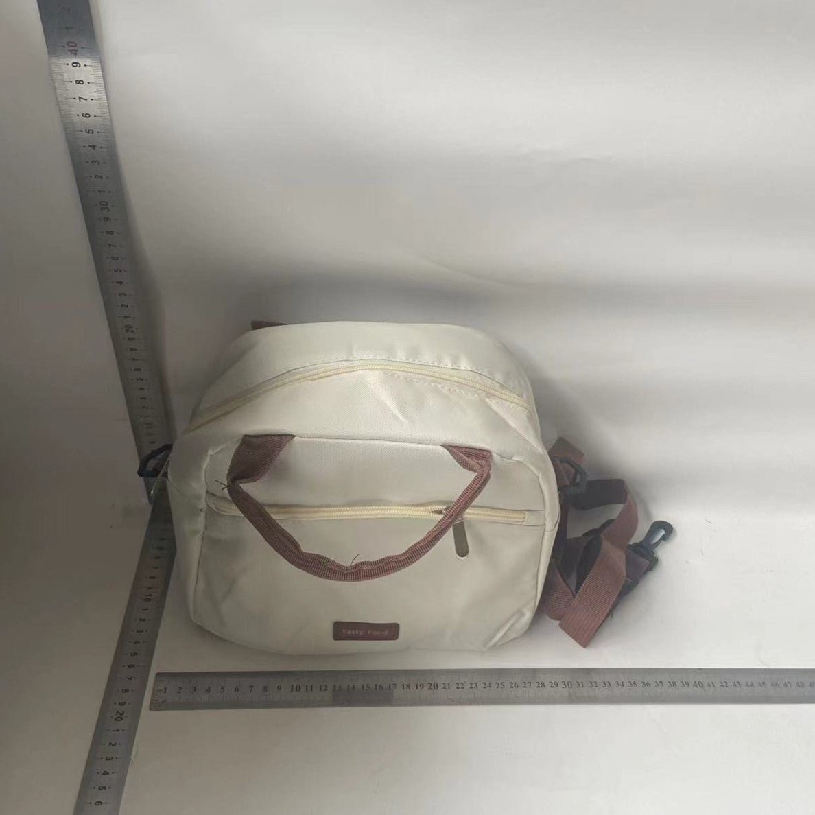 Geanta Termica pentru Pranz Vivimall, Multifunctionala, Compartimentata, Impermeabila, 2 Tipuri de Manere, 26x14.3x21.2 cm, Crem - vivimall.ro