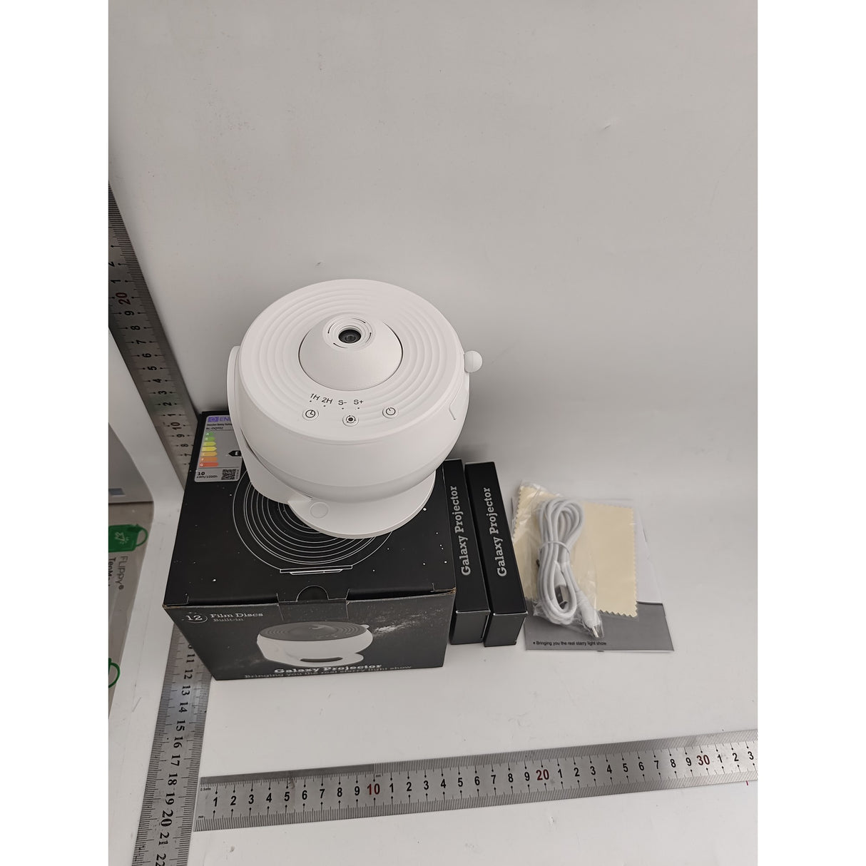 Lampa Tip Proiector Galaxie, Vivimall, pentru Dormitor, Tematica Cer Instelat, Model Glob, HD, Rotire 360 de Grade, 13 Imagini, Incarcare USB, 5 W, 11.2x10.8x10.9 cm, Alb - vivimall.ro