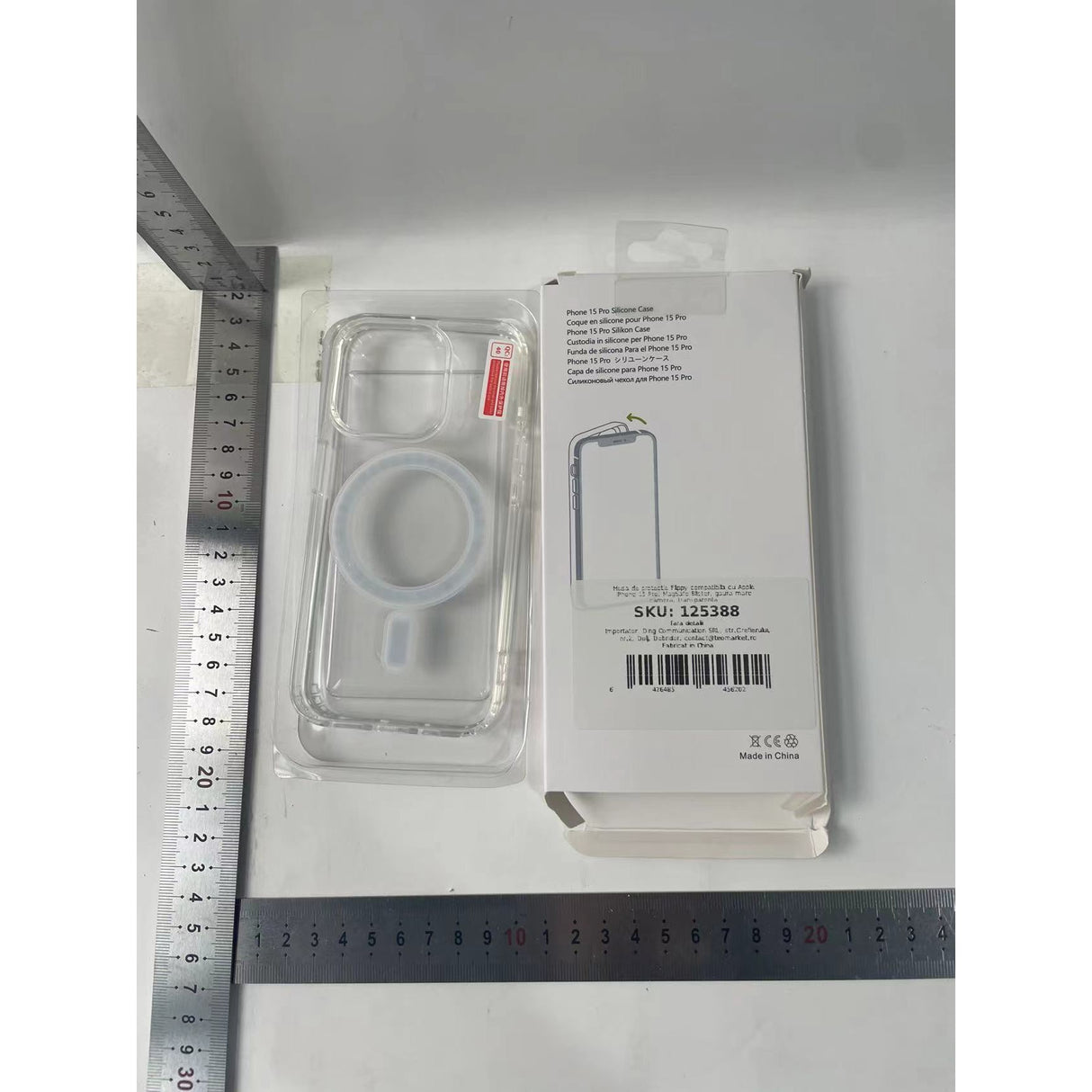 Husă transparentă iPhone 15 Pro în ambalaj blister individual, vedere completă produs