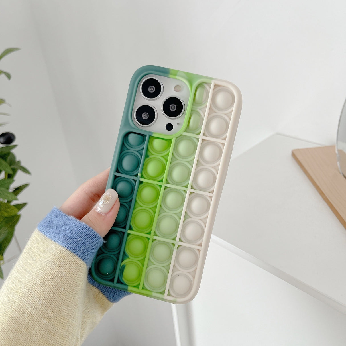 Husa de protectie Vivimall Pop It compatibila cu Apple iPhone 13 Pro Max,Model 3,Multicolor - vivimall.ro