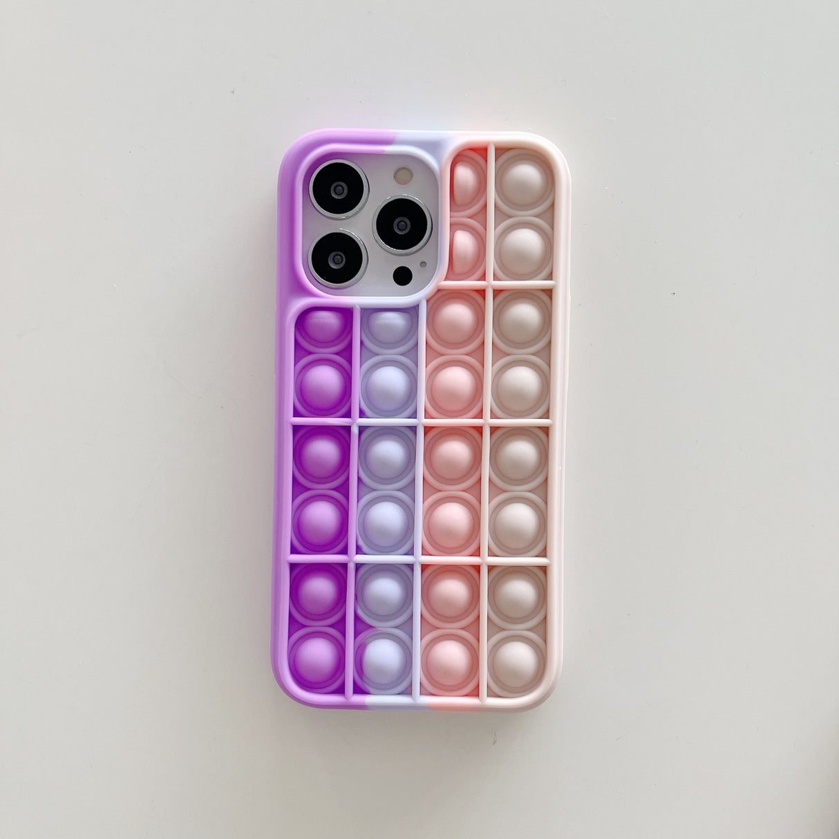 Husă Pop It multicolor iPhone 13 Pro model 2, detaliu protecție cameră și margini ridicate