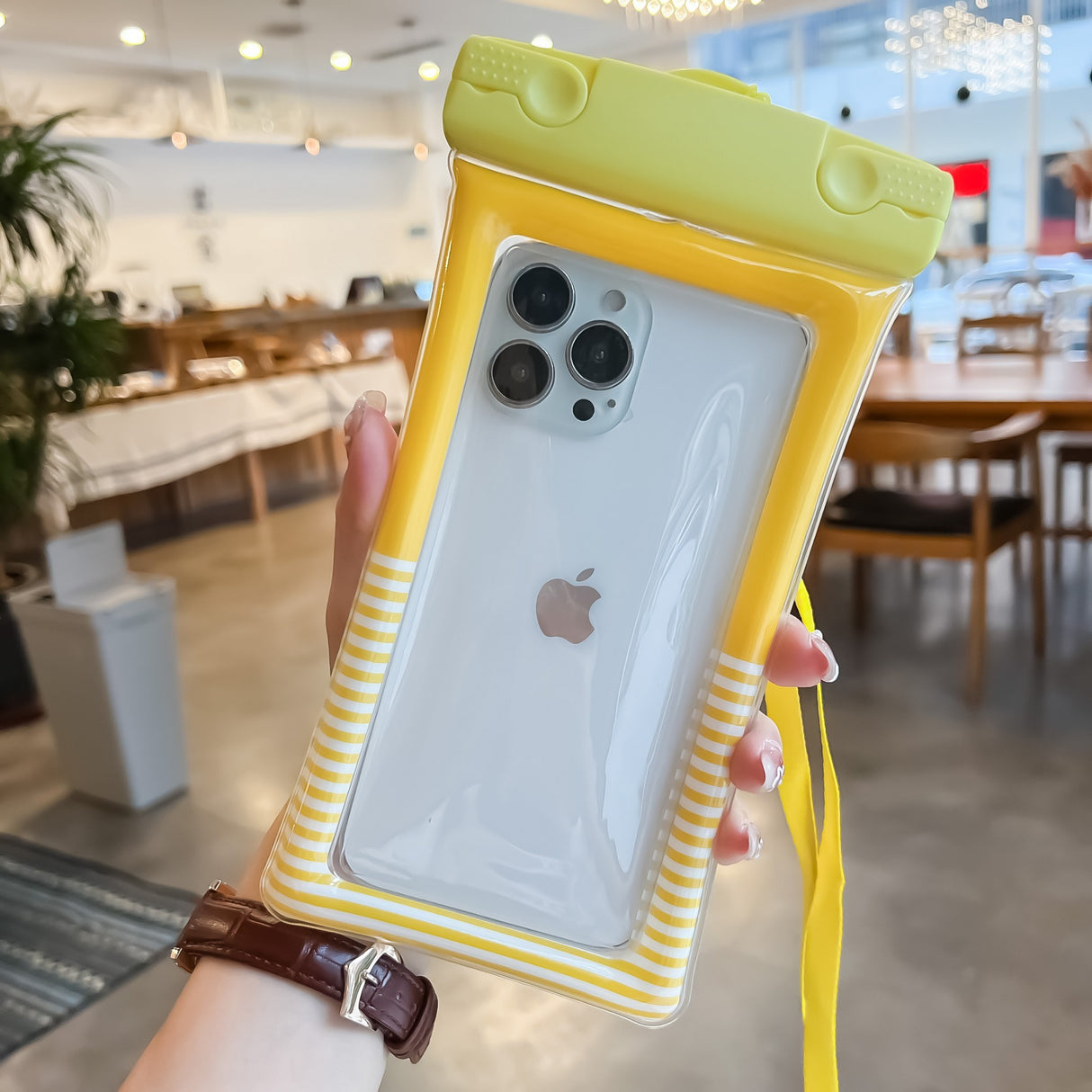 Husa subacvatica Cushion Waterproof Flippy, Snowproof, Universala, Dungata, cu Snur, pentru telefon sau documente, Galben - vivimall.ro