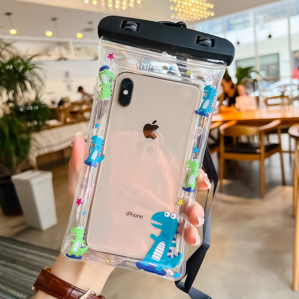 Husa subacvatica Kids Waterproof Flippy, Snowproof, Universala, cu Snur, pentru telefon sau documente, Dino, Negru - vivimall.ro