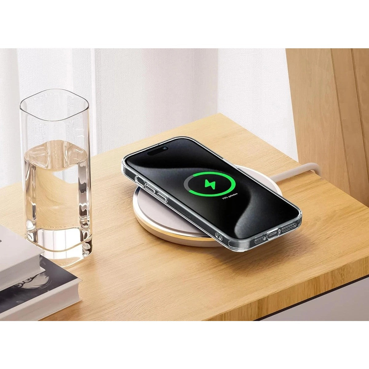 Husă iPhone 17 MagSafe Vivimall aplicată pe telefon, vedere laterală, design slim transparent