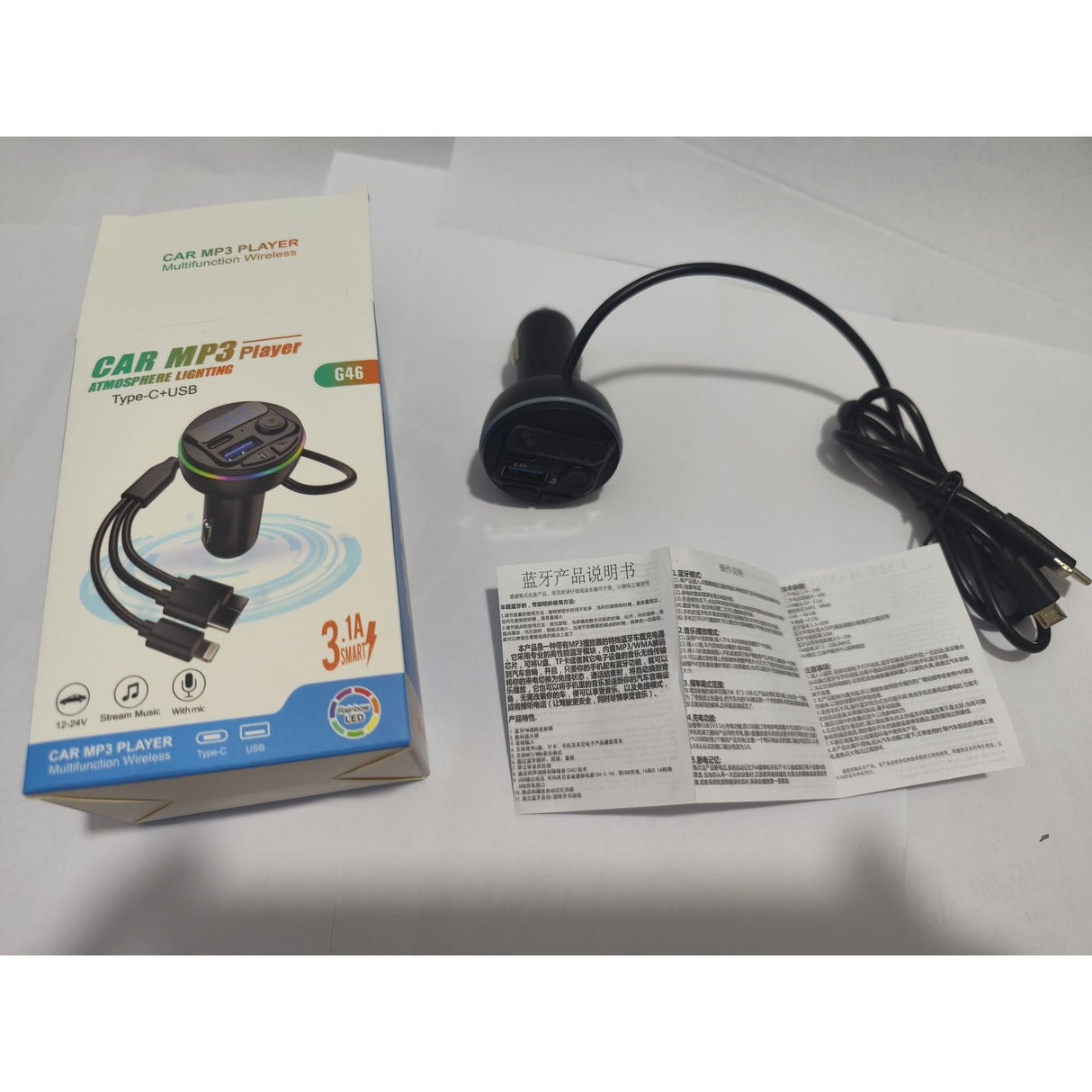 Detaliu porturi USB QC3.0 și Type-C PD 20W ale încărcătorului auto cu MP3 Player Vivimall