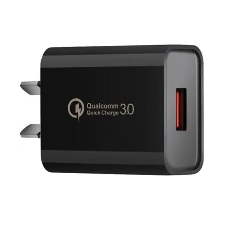 Detaliu port USB și conector european al încărcătorului Vivimall Fast Charge 18W QC 3.0, negru