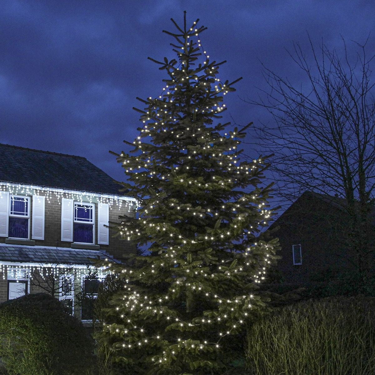 Instalatie Craciun, 105 m, 1050 Led-uri ,Liniara, Alb rece, 8 jocuri de lumini, Transformator cu telecomanda, Interconectabila, Prelungitor 3 m inclus, Fir Transparent, Vivimall - vivimall.ro