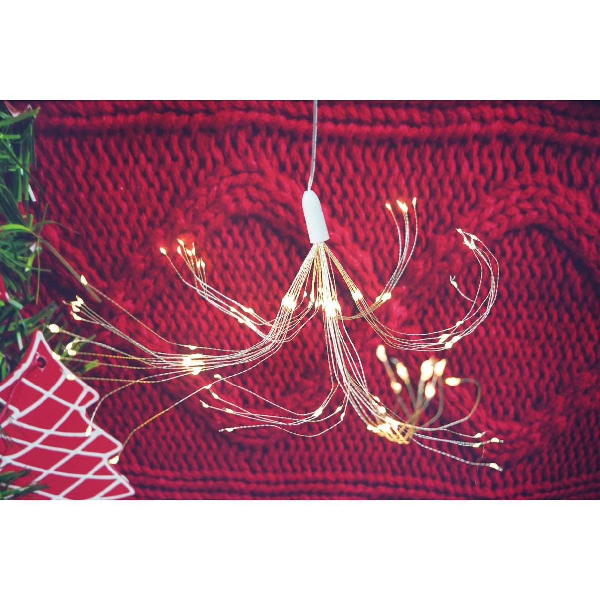 Instalatie Craciun, 150 LED-uri, alb cald, telecomanda 8 functii, cu baterii, explozie fireworks, fir cupru, interior/exterior, Vivimall - vivimall.ro