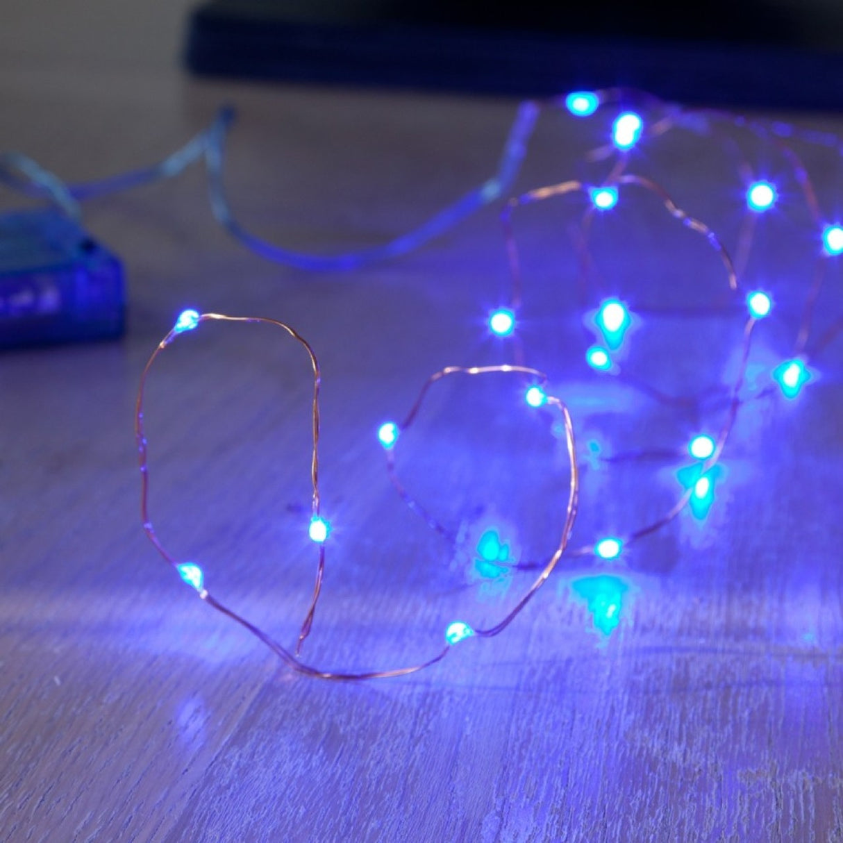 Instalatie Craciun, 20 m, 200 Led-uri, Liniara, Albastru, 8 jocuri de lumini, Transformator, Interconectabila, Prelungitor 5 m inclus, Fir Cupru, Vivimall - vivimall.ro