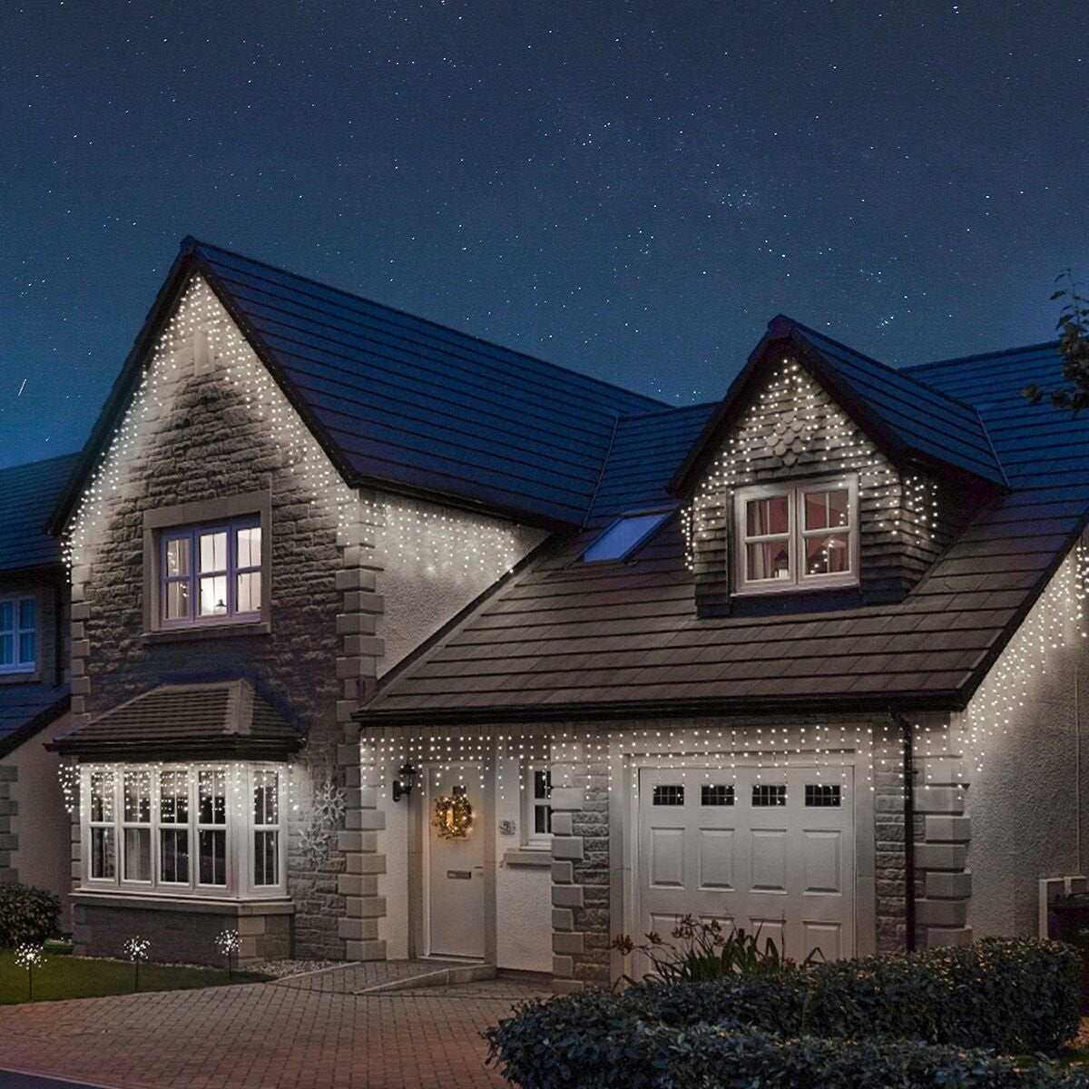 Instalatie Craciun, 225 m, 5400 Led-uri ,Franjuri, Alb rece, Flash, Alimentator, Interconectabila, Prelungitor 6.5 m inclus, Fir Transparent Cauciucat, 220v, Vivimall - vivimall.ro