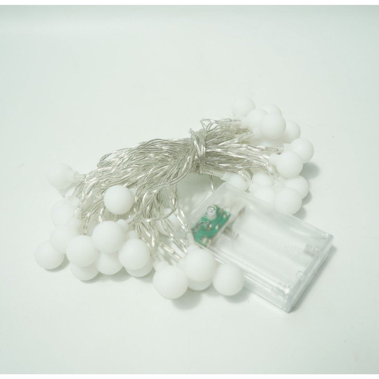 Instalatie Craciun, 6 m, 50 de LED-uri, multicolor RGB, model cu bilute, liniara, cu baterie, interior/exterior, Vivimall - vivimall.ro