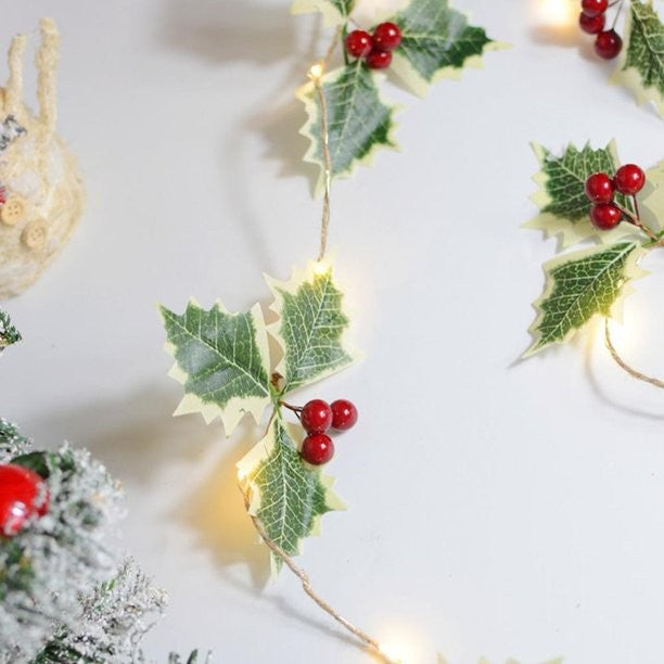 Instalatie Craciun cu baterii, 2 metri, 20 LED-uri tip fructe rosii, Alb Cald, Vivimall - vivimall.ro