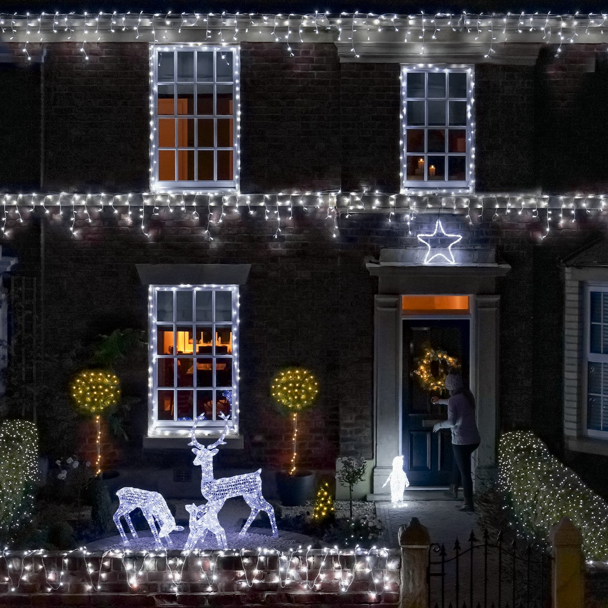 Instalatie Craciun Premium, IP65, Exterior, 225 m, Led-uri ,Franjuri, Turturi, Alb rece, Flash, Alimentator, Interconectabila, Fir Alb Cauciucat, 220v, Vivimall - vivimall.ro