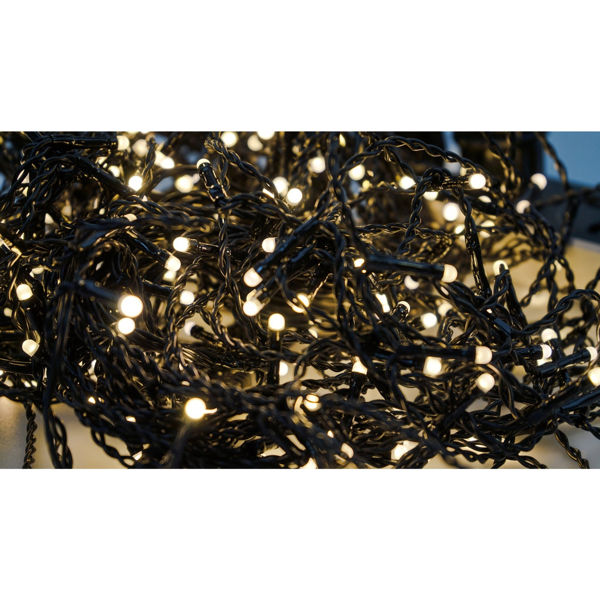 Instalatie Craciun Profesionala de Exterior IP65, 95 m, 2280 Led-uri Mari ,Franjuri, Alb cald, Flash, Alimentator de 1.5m, Interconectabila, Fir Negru Cauciucat, 220v, Vivimall - vivimall.ro