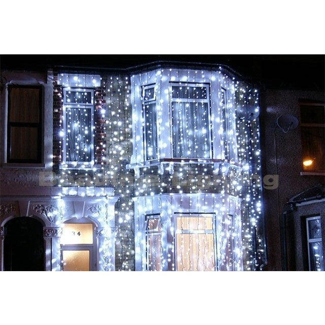 Instalatie Craciun Profesionala de Exterior IP65, Tip Perdea, 5m x 5m, 2500 Led-uri Mari, Alb rece, cu flash, Alimentator si prelungitor 6,5 m, Interconectabila, Fir negru, Vivimall - vivimall.ro