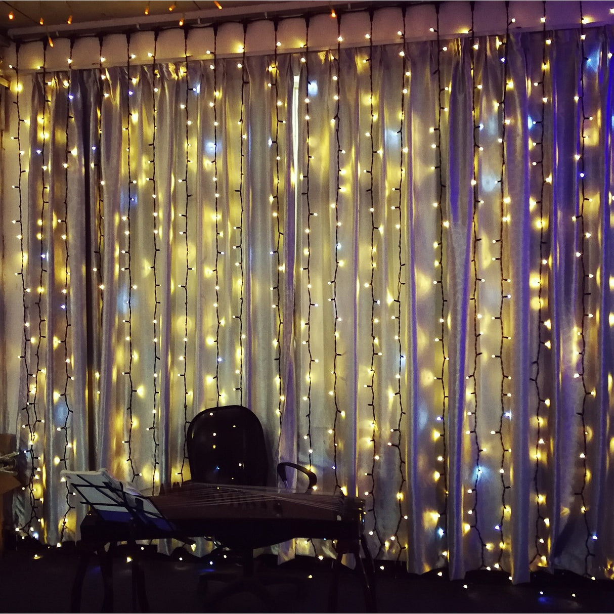 Instalatie Craciun Profesionala de Exterior IP65, Tip Perdea, 6m x 5m, 3000 Led-uri Mari, Alb cald, cu flash, Alimentator 1,5 m, Interconectabila, Fir negru, Vivimall - vivimall.ro
