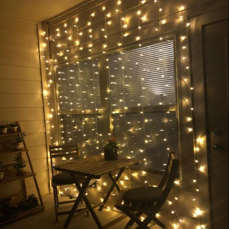 Instalatie Craciun, Tip Perdea, IP44, 5 m x 1 m, 300 LED-uri, Alb cald, 8 jocuri de lumini, Transformator, Interconectabila, Prelungitor 3 m inclus, Fir transparent, Interior/ Exterior, Vivimall - vivimall.ro