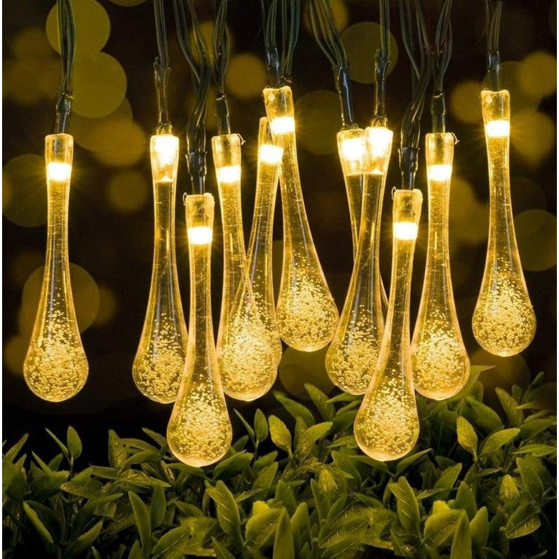 Instalație solară ghirlandă 28 LED-uri aprinsă noaptea în exterior, efect luminos alb cald, model Picături