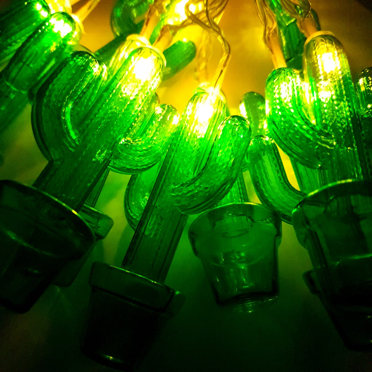 Instalatie de Craciun cu Baterii Fir Transparent Tip Sir 1.5 m 10 LED -uri Cactus Alb Cald - vivimall.ro