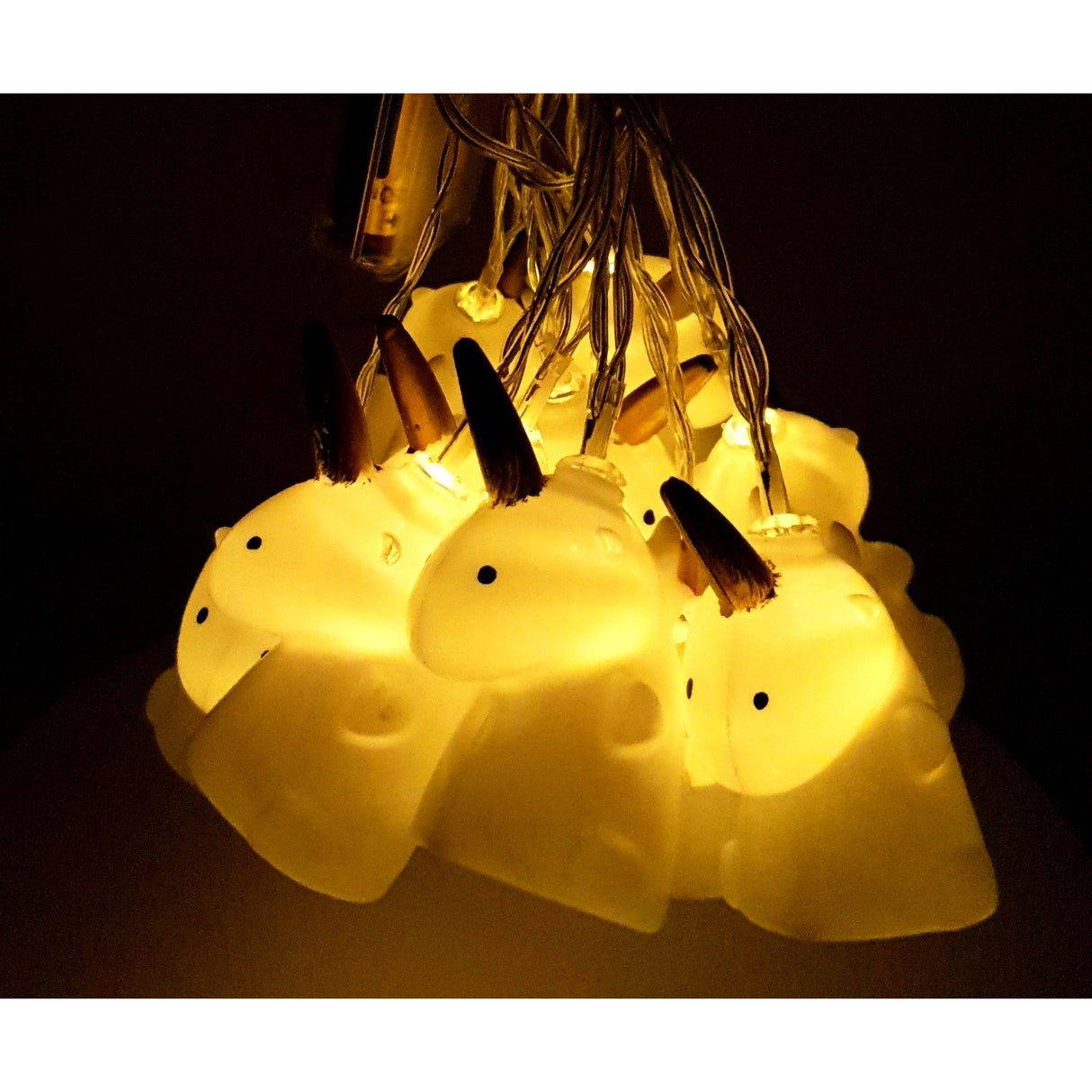 Ghirlandă LED Flippy Unicorn alb cald, utilizare exterior, vedere în context decorativ