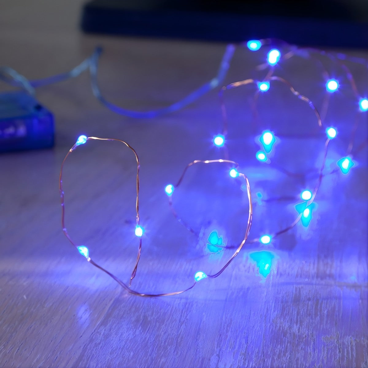 Instalatie de Craciun Liniara, Vivimall®, Tip Liniara, Fir Cupru, 8 Jocuri de Lumini, cu Telecomanda, 10 m, 100 Led-uri, Alimentare USB, 4.5V, Albastru