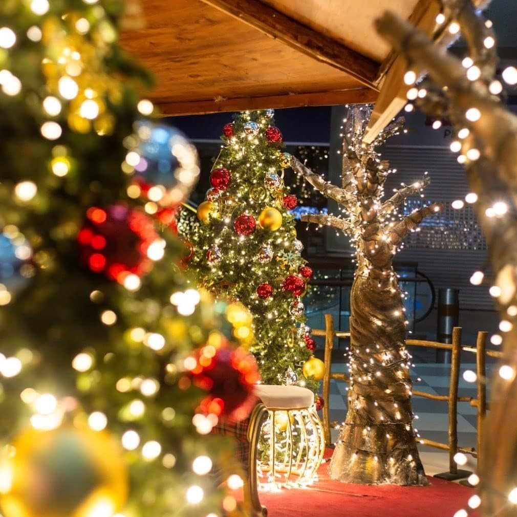 Instalatie de Craciun liniara Yoto, 24 m, din care 1 m cablu priza 220V, 300 LED, 8 jocuri de lumini, beculet in 6 colturi, pentru interior, controler, fir negru, alb cald - vivimall.ro