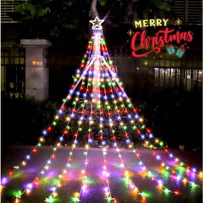 Instalație perdea luminoasă Tree Dazzler montată pe brad de Crăciun, lumină multicoloră aprinsă