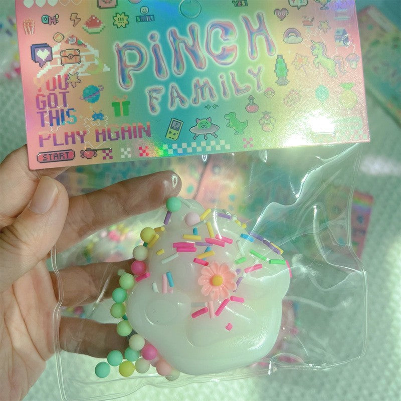 Jucarie Antistres Squishy, Vivimall, cu Revenire Lenta, Squeeze Pinch Family, Model Labuta de Pisica, 6x6 cm, 45g, Ambalaj Transparent, Alb - vivimall.ro