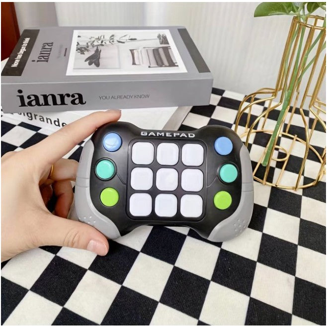 Jucarie Interactiva Vivimall, Tip Consola Pop It, 6 butoane functionale, 5 Moduri de Joc, 600 Niveluri, +3 ani, Gri/Negru - vivimall.ro