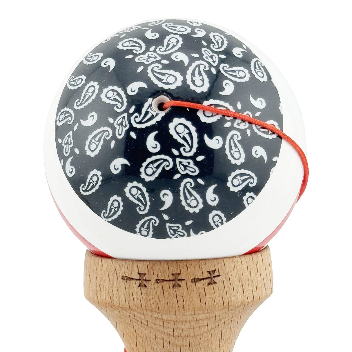 Kendama X CHICANOS Originala, Profesionala, Flippy, Big Cups V2, Super Sticky cu Cupe Mari, Rulment Metalic, din lemn 18 cm, Ata 55 cm, Negru/Alb - vivimall.ro