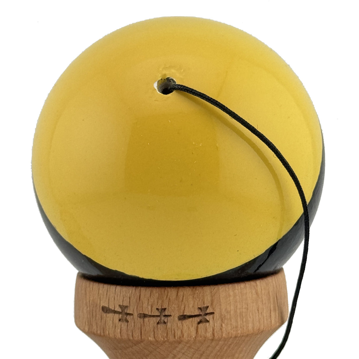 Kendama X Originala, Profesionala, Flippy, Big Cups V2, Super Sticky cu Cupe Mari, din lemn 18 cm, Rulment Metalic cu Ata 55 cm, Galben/Negru/Verde - vivimall.ro