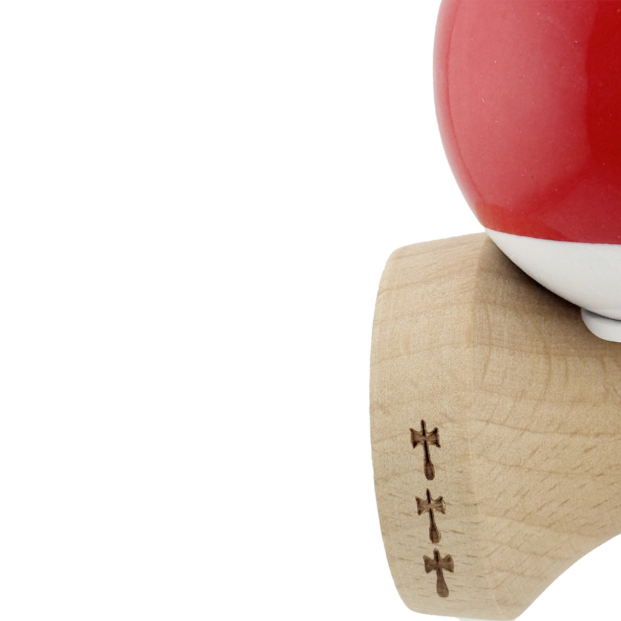 Detaliu finisaj Super Sticky kendama profesională, tranziție culori roșu și alb, vedere aproape