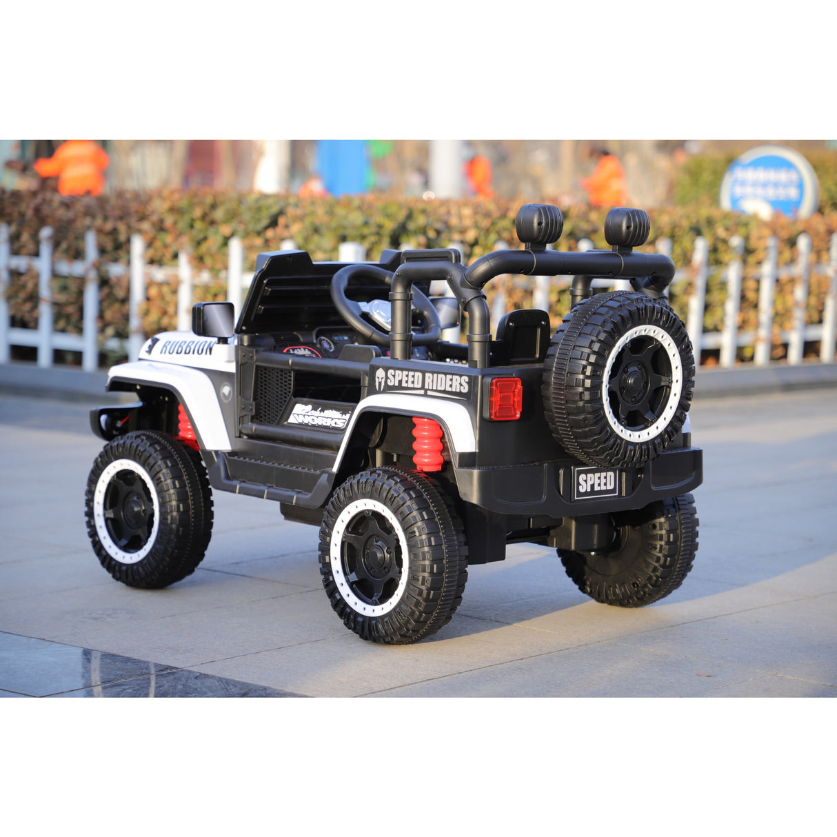 Masina Electrica pentru Copii, Vivimall, Off-Road, Conectare Bluetooth, telecomanda, Tractiune Spate, Lumina Intermitenta, Baterie 12V 7Ah, 120 x 63 x 68cm, Alb - vivimall.ro