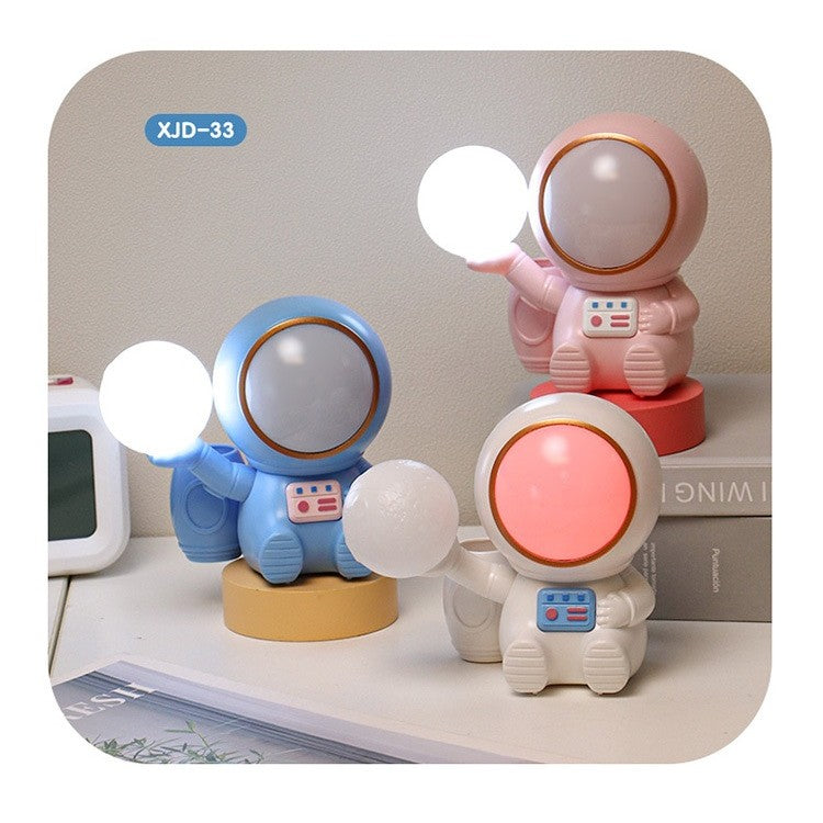 Lampa de Veghe 2in1, Vivimall, Lampa, Ascutitoare si Spatiu Depozitare, Model Astronaut, Incarcare USB, din ABS, 12 x 7 x 11 cm, Lumina Led, Multicolor - vivimall.ro