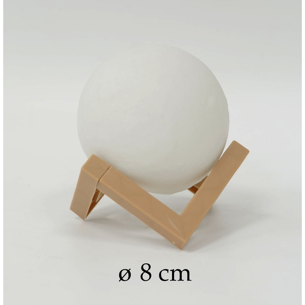 Lampa de veghe in forma de luna 3D Moon Light, alb cald alimentare baterii, fara acumulator, stand din plastic inclus, 8 cm, Vivimall - vivimall.ro