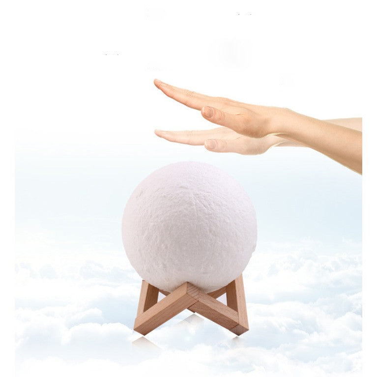 Lampa de veghe luna 3D Moon Light, lumina multicolora cu LED, 7 culori ,schimbare culoare prin atingere,, alimentare baterii, fara acumulator, stand din plastic inclus, 15 cm, Vivimall - vivimall.ro