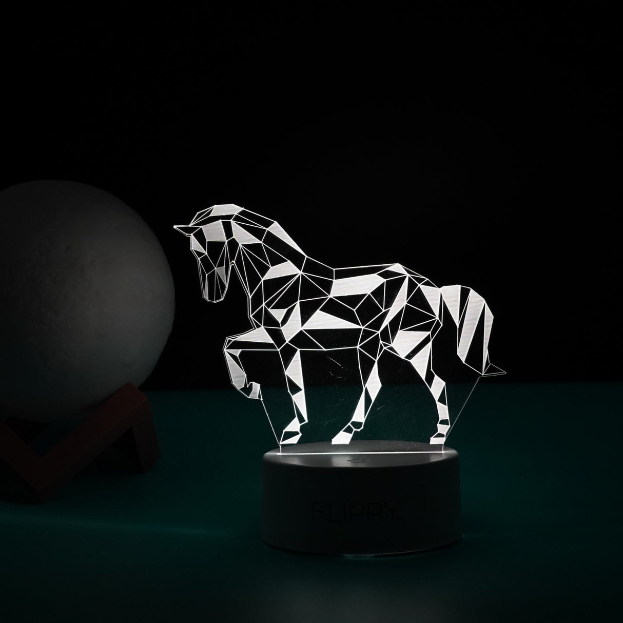 Lampa LED decorativa, Vivimall, 3D, Cal, cu telecomanda, doua moduri de alimentare USB si baterii, 20 cm inaltime, din material acril si lumina multicolora, alb - vivimall.ro