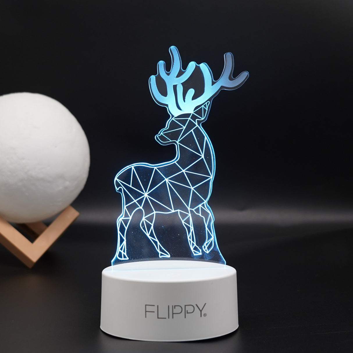 Lampa LED decorativa, Vivimall, 3D, Cerb, cu telecomanda, doua moduri de alimentare USB si baterii, 20 cm inaltime, din material acril si lumina multicolora, alb - vivimall.ro