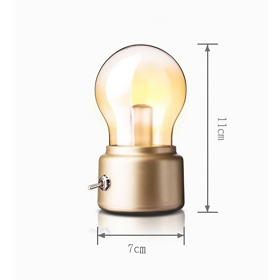Lampă LED retro bulb în decor living modern, lumină caldă ambientală, perspectivă lifestyle