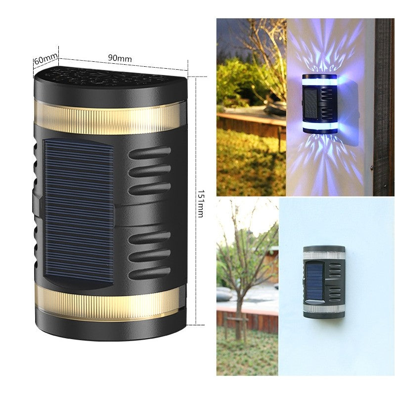 Lampă solară decorativă aprinsă noaptea în grădină, efect lumină bidirecțională multicolor