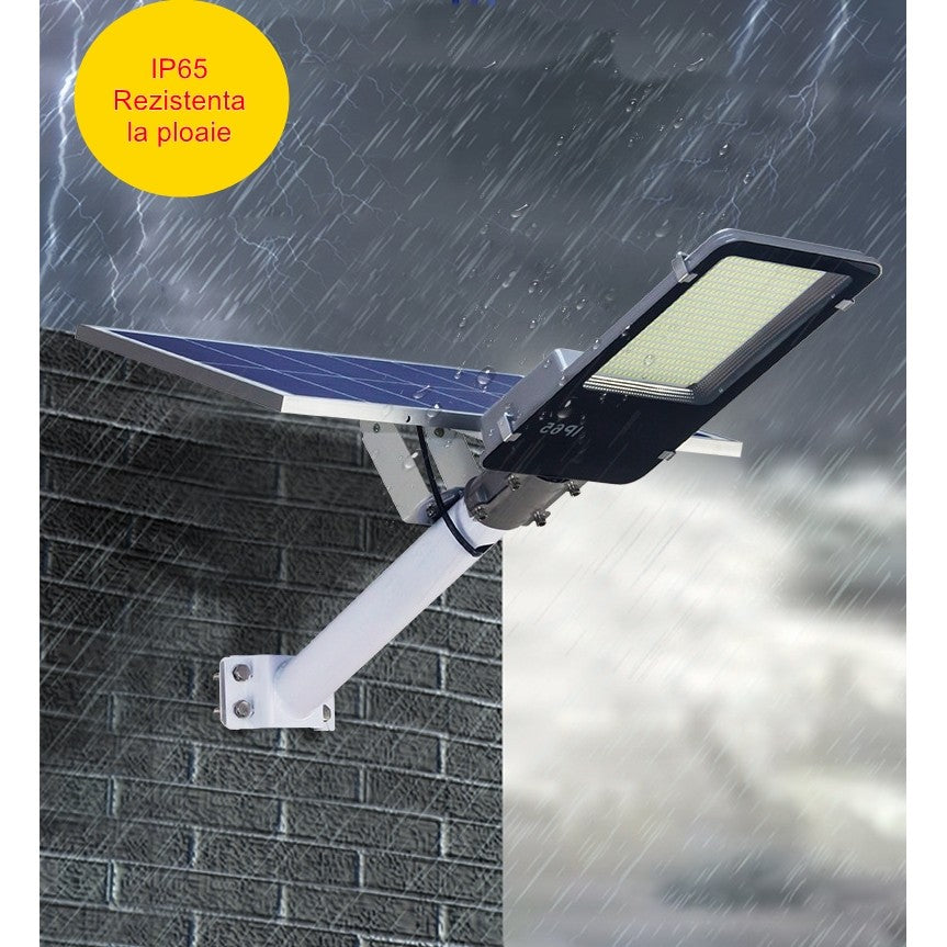 Lampa solara stradala Vivimall, pentru curte sau strada, finisaj lucios, rezistent la apa, montare prin fixare, senzor lumina, baterie de litiu, IP65, lumina rece, putere 200W, autonomie 10 ore, 49 x 21 x 6.5 cm, negru - vivimall.ro